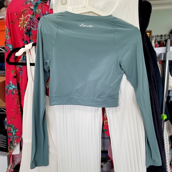 ALPHALETE Long Sleeve Crop top size Small - Picture 3 of 11
